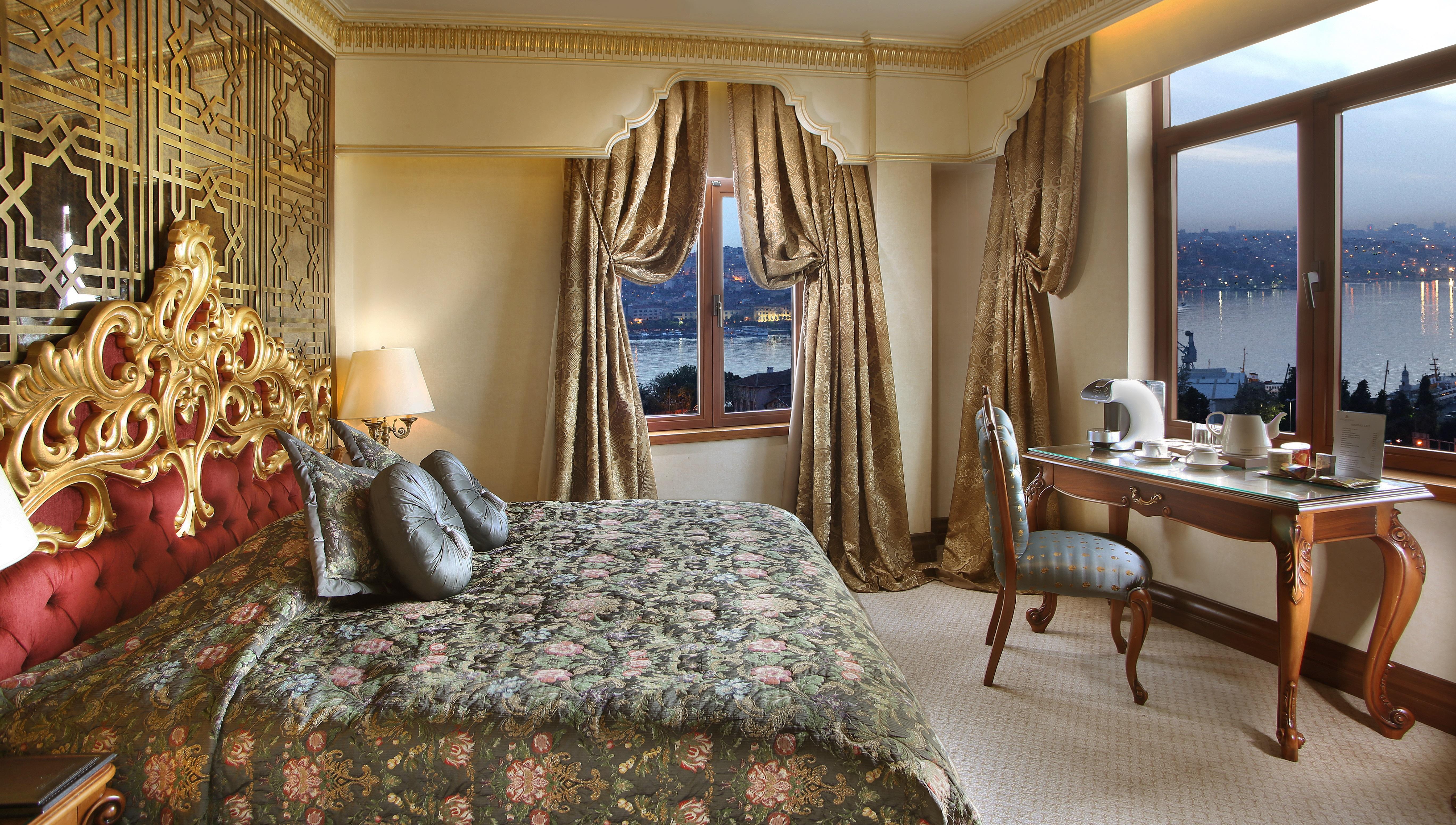 Daru Sultan Hotels Galata Истанбул Екстериор снимка A bedroom at the Four Seasons Hotel Istanbul