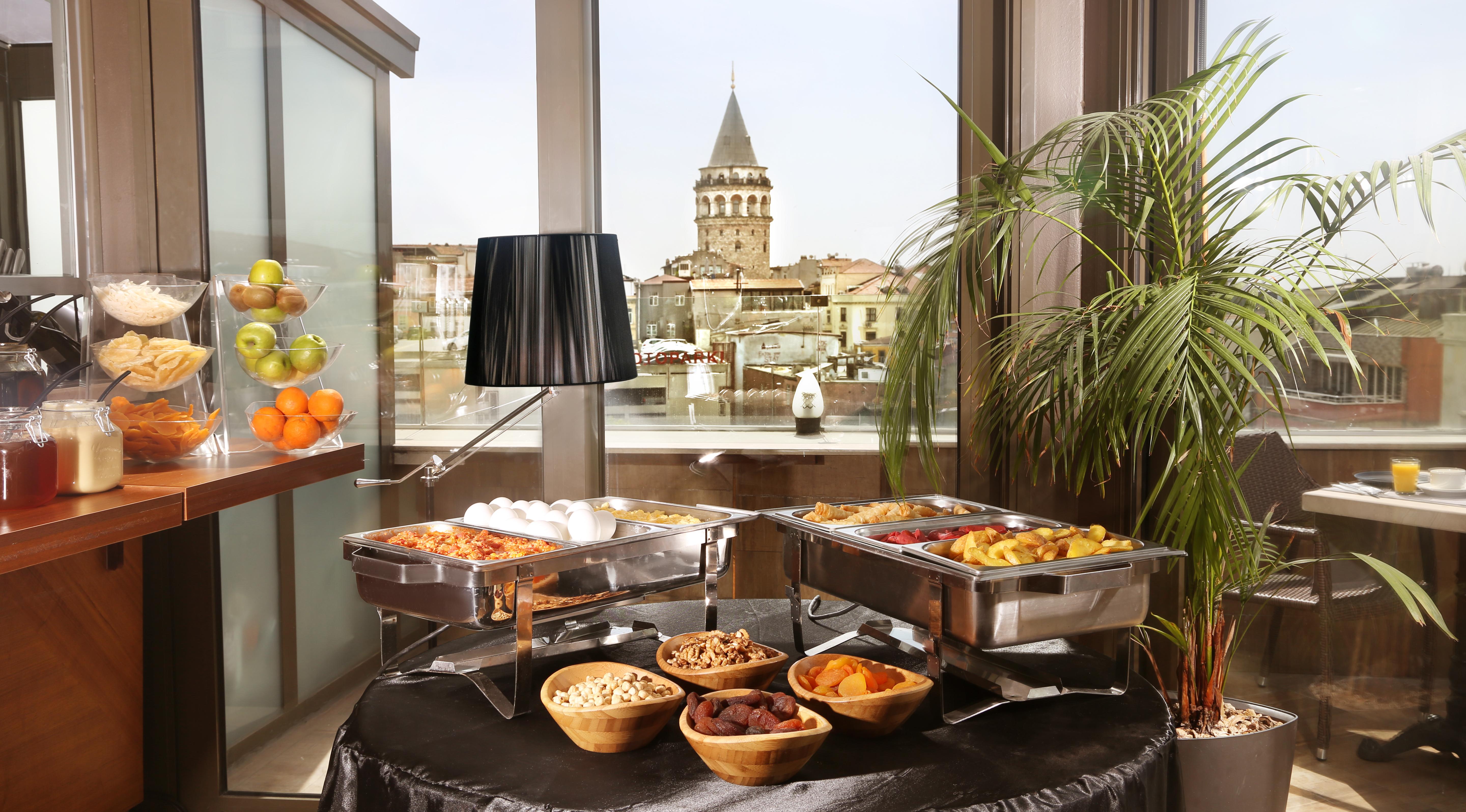 Daru Sultan Hotels Galata Истанбул Екстериор снимка A buffet at a hotel