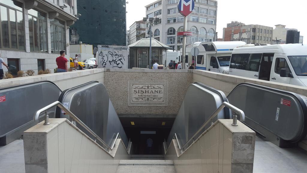 Daru Sultan Hotels Galata Истанбул Екстериор снимка Entrance of the station