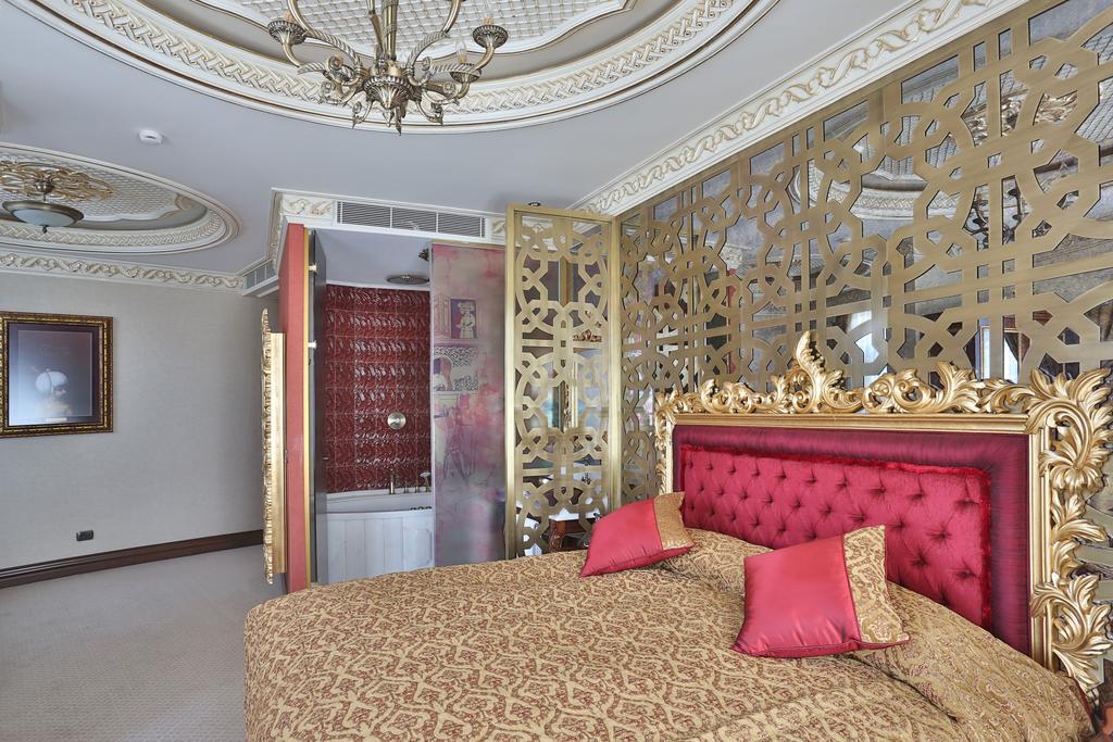 Daru Sultan Hotels Galata Истанбул Екстериор снимка A bedroom in the hotel